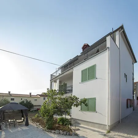 Gambera Apartamento Pirovac